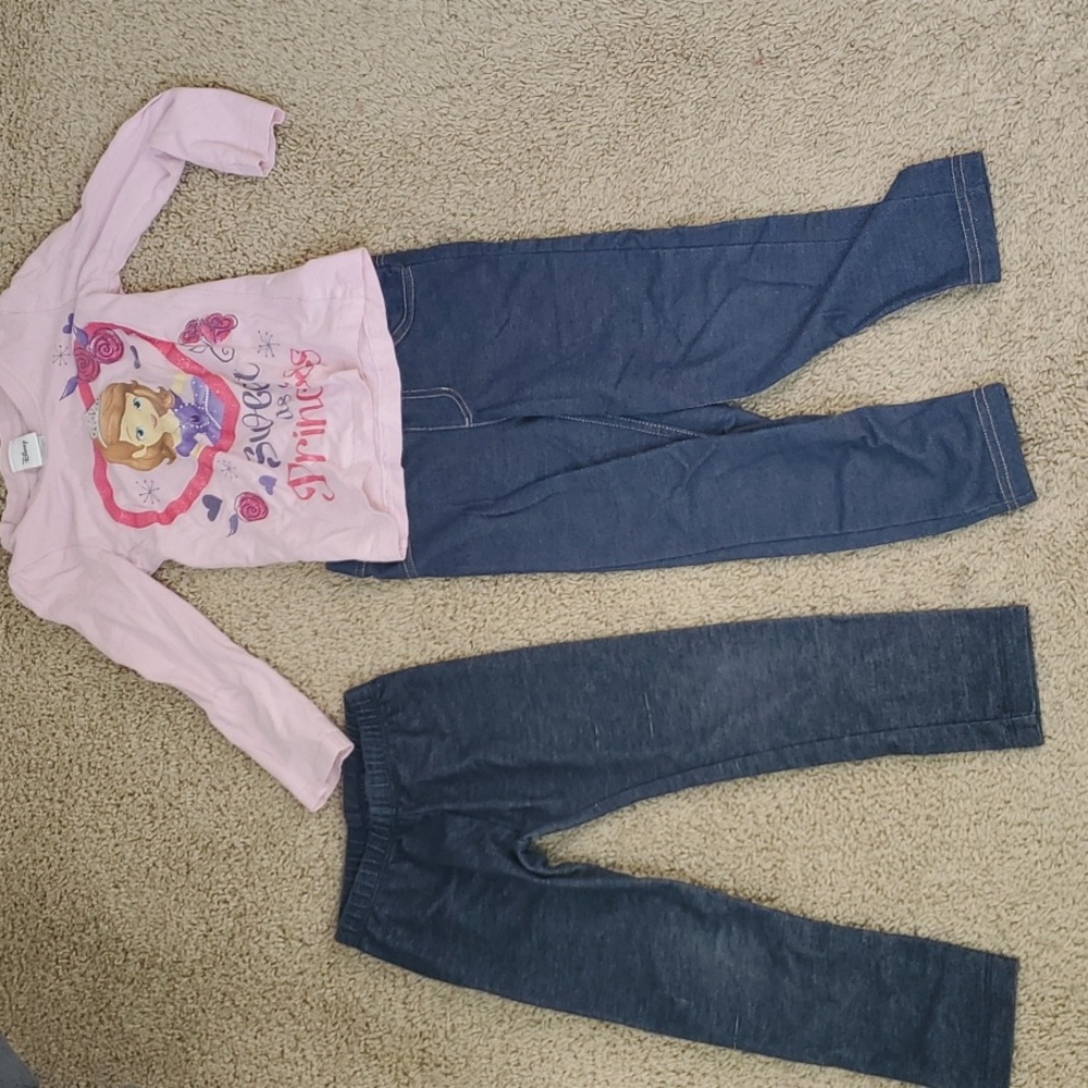 $12/Bundle (2 jeggings GUC and 1 long sleeve t-shirt), size 4T